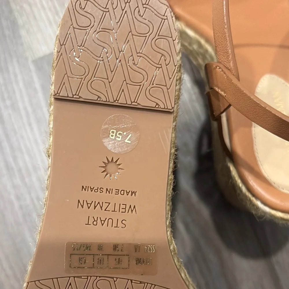 Stuart Weitzman reposhing this